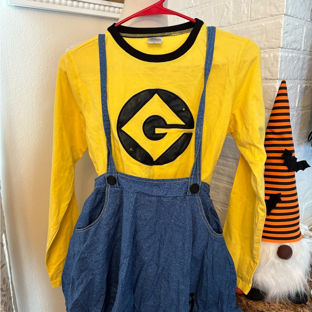 Kids size 12-14 minion Halloween costume